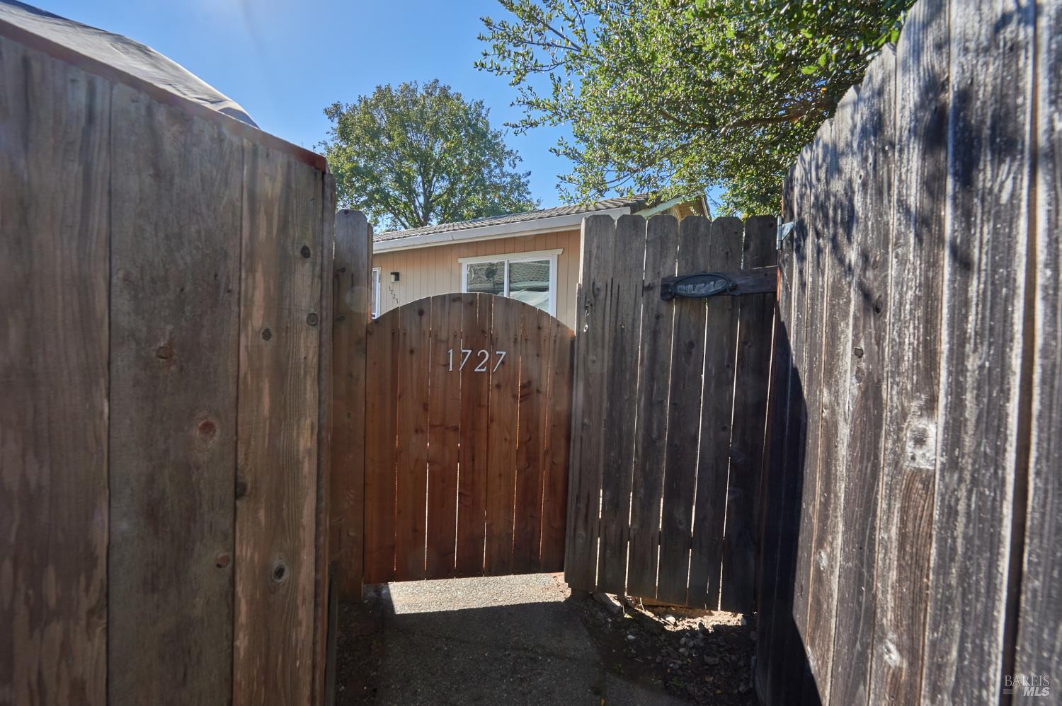 1727 Mission Boulevard