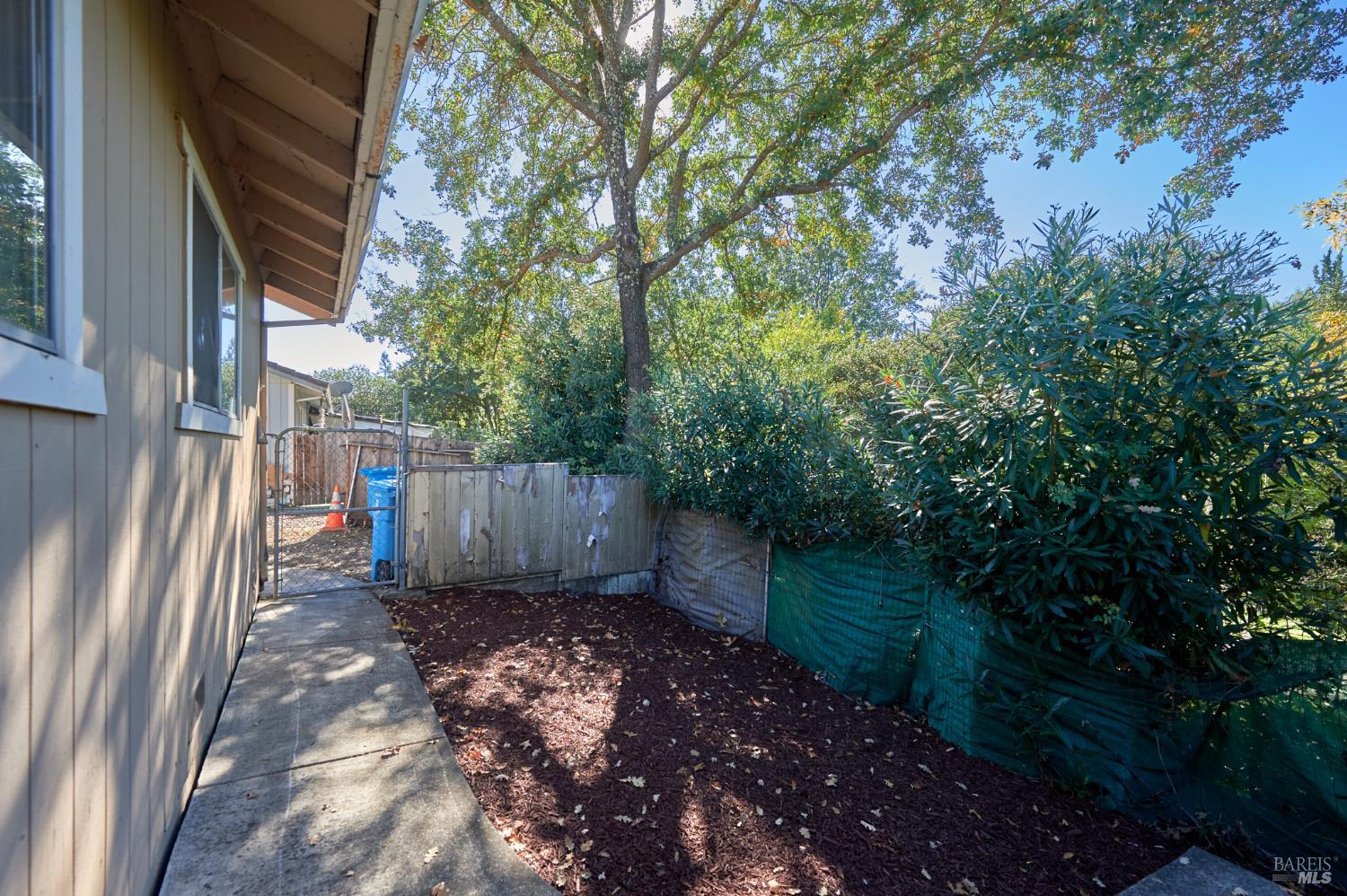 1727 Mission Boulevard