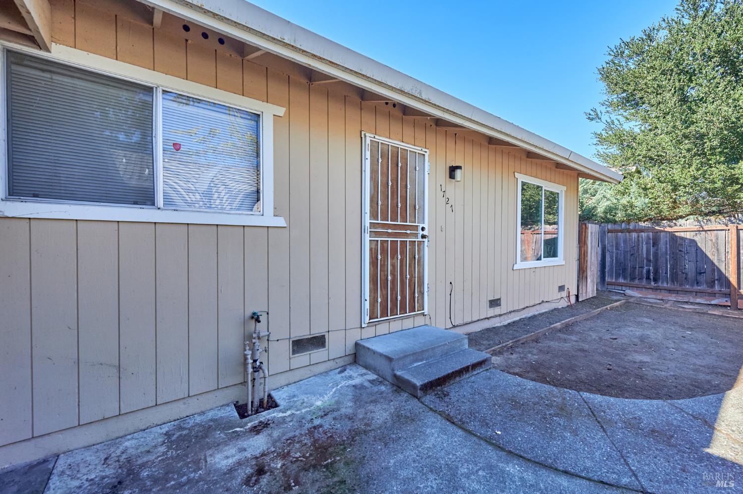 1727 Mission Boulevard