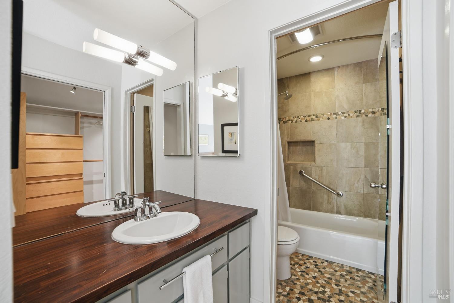 1325 Crofton Court