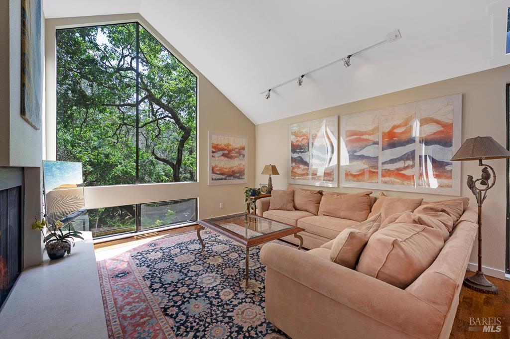 827 Wild Oak Drive
