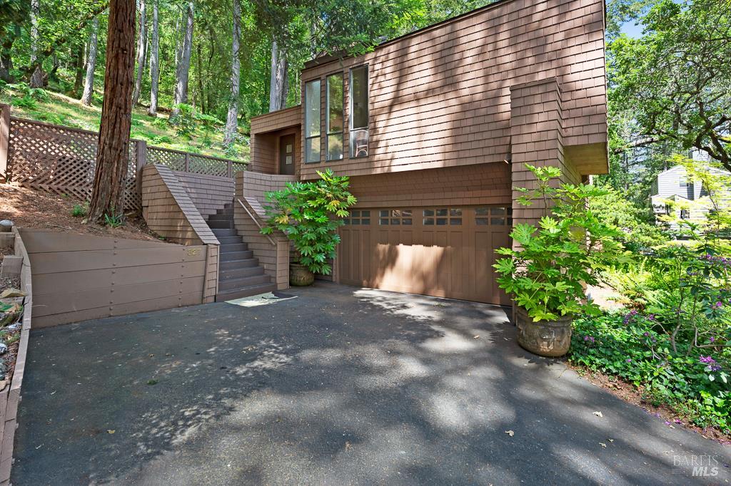 827 Wild Oak Drive