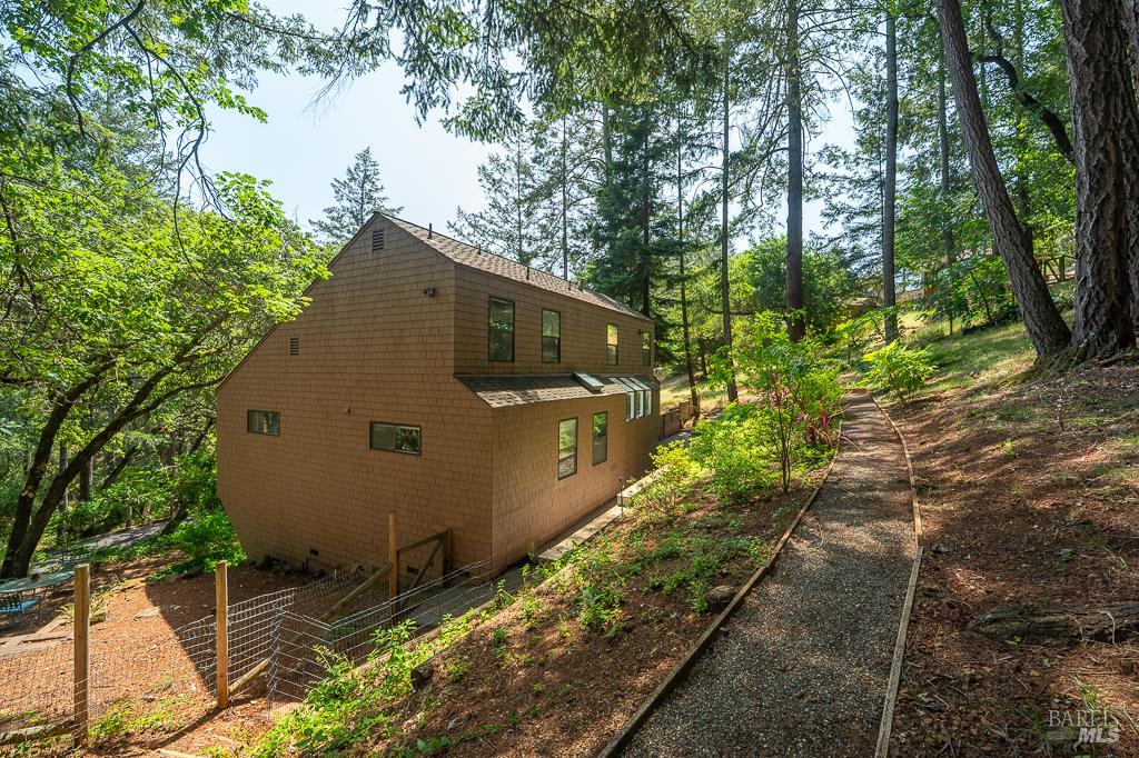 827 Wild Oak Drive