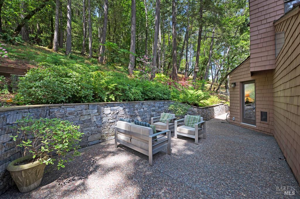 827 Wild Oak Drive