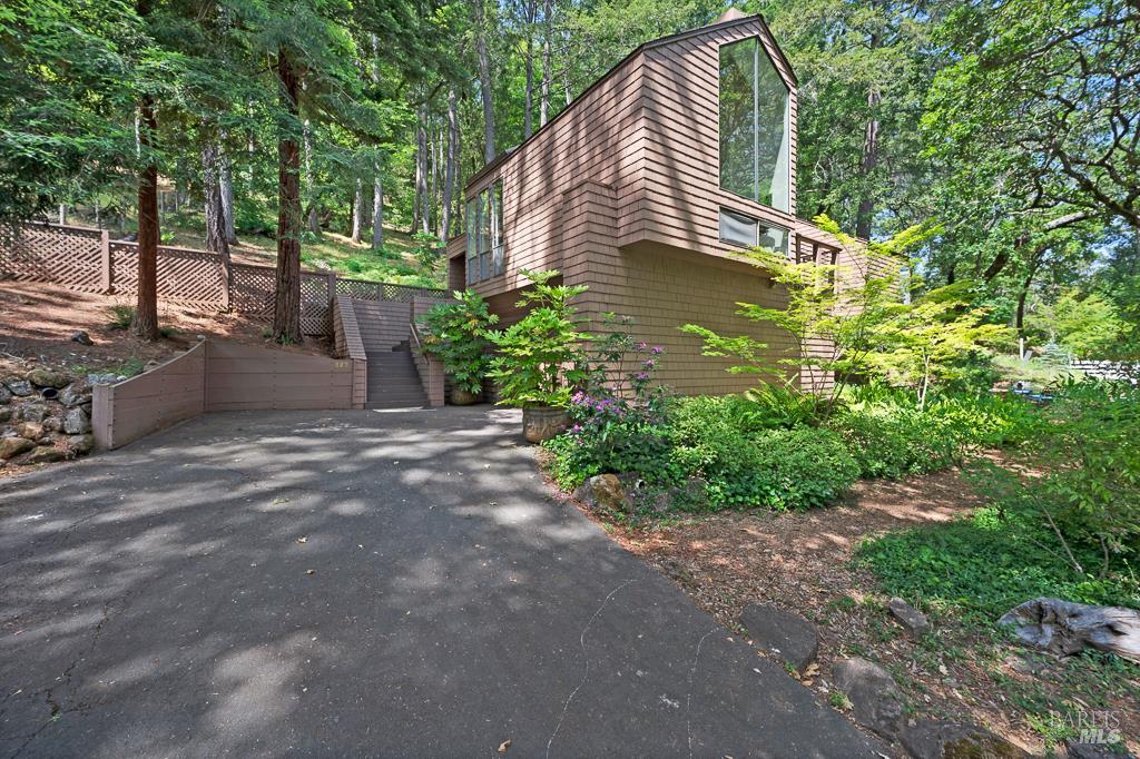 827 Wild Oak Drive