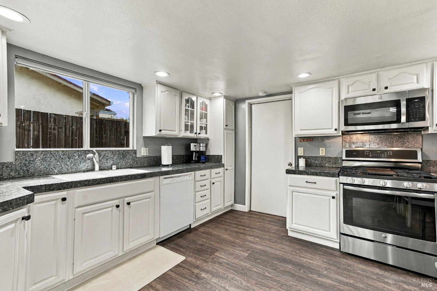 8252 Valley View Drive