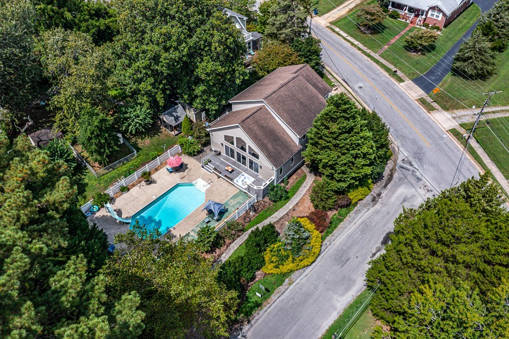 86 Waverly Avenue