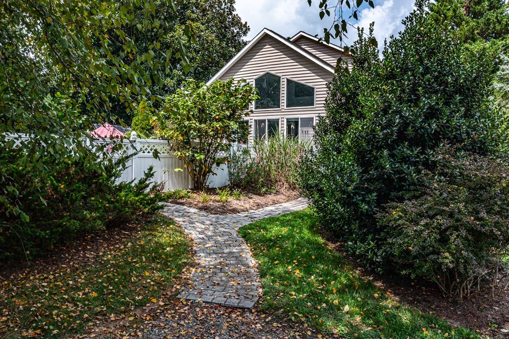 86 Waverly Avenue
