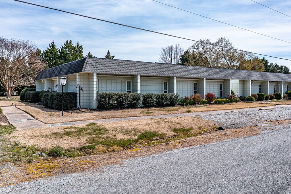 195 South Drive
