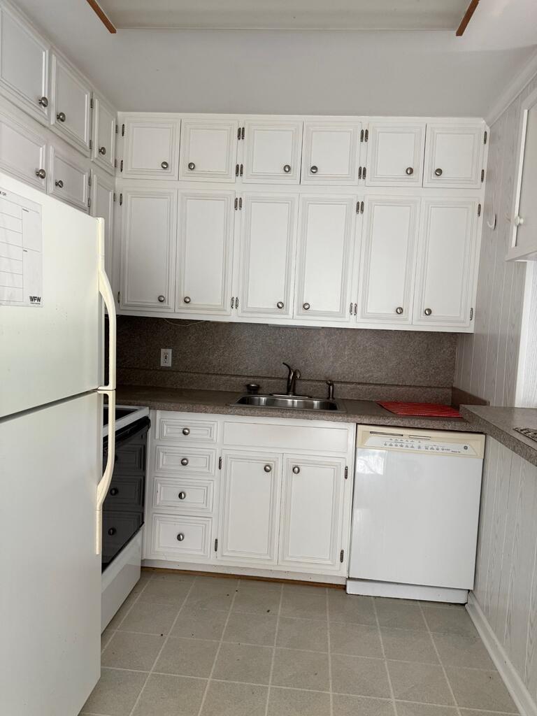 195 South Drive