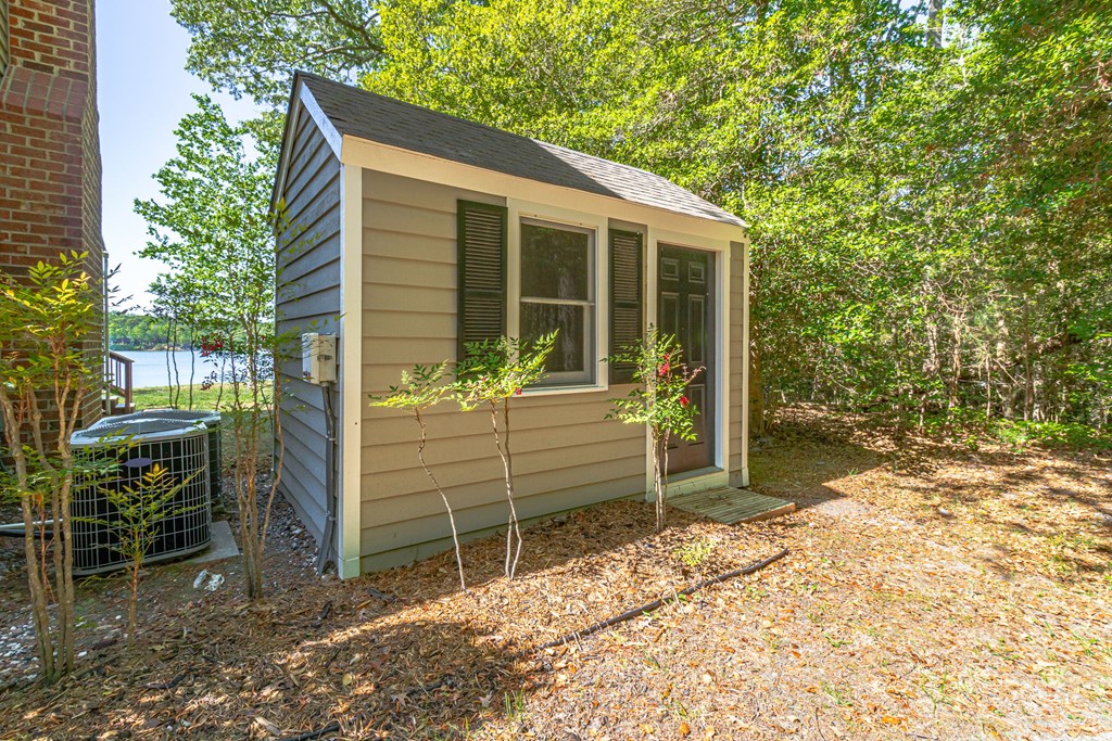 1121 Browns Lane