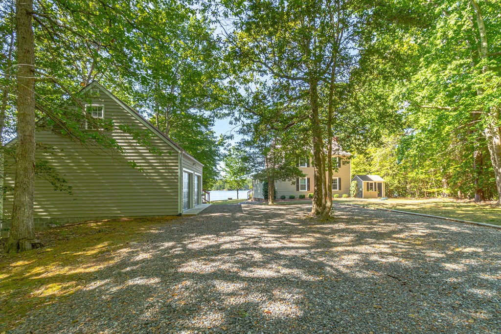 1121 Browns Lane
