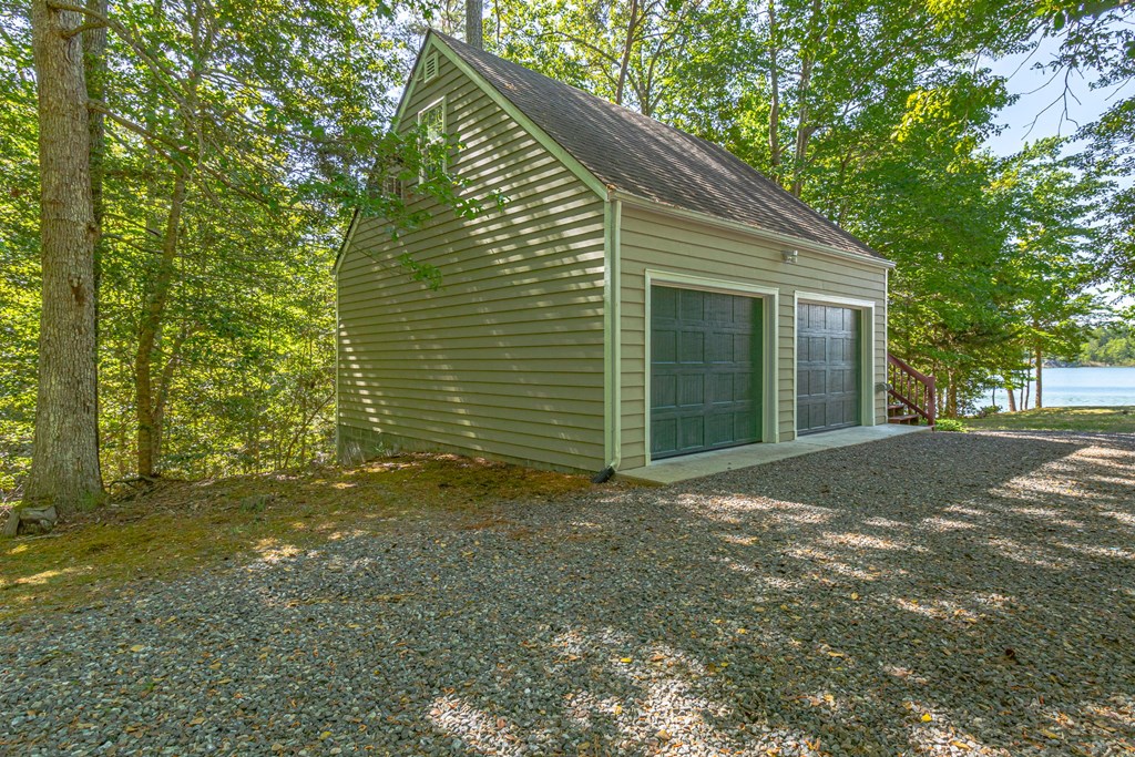 1121 Browns Lane