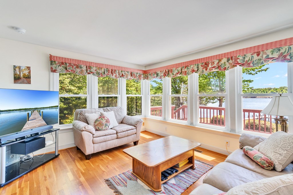 1121 Browns Lane