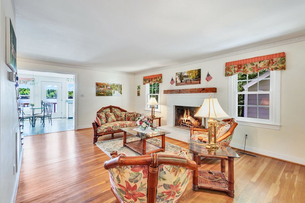 1121 Browns Lane