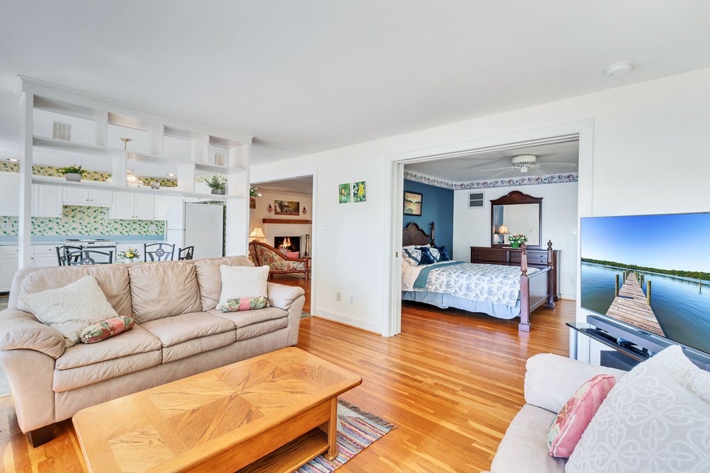 1121 Browns Lane