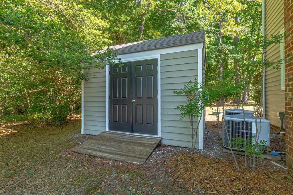 1121 Browns Lane