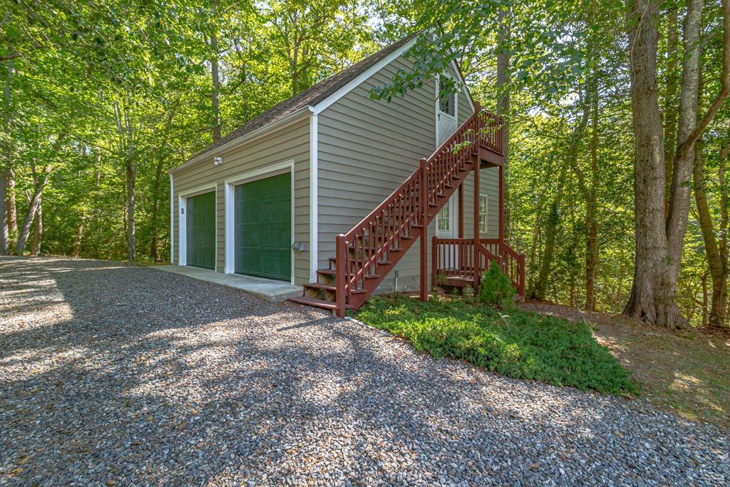 1121 Browns Lane