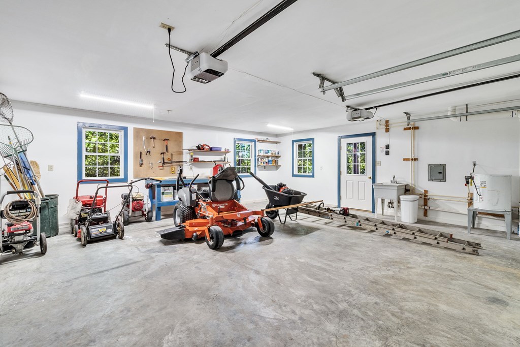 1121 Browns Lane