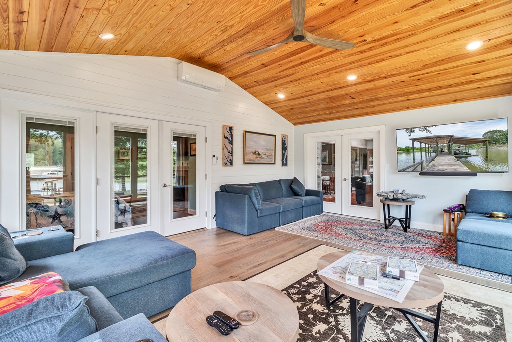 47 Edgewater Drive