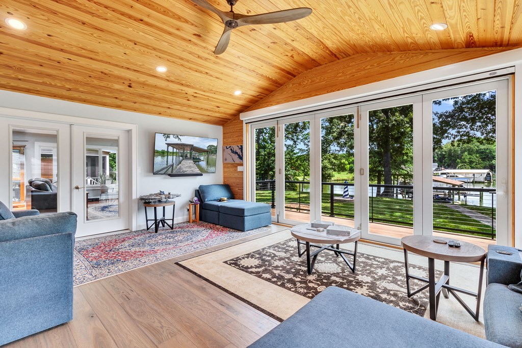 47 Edgewater Drive