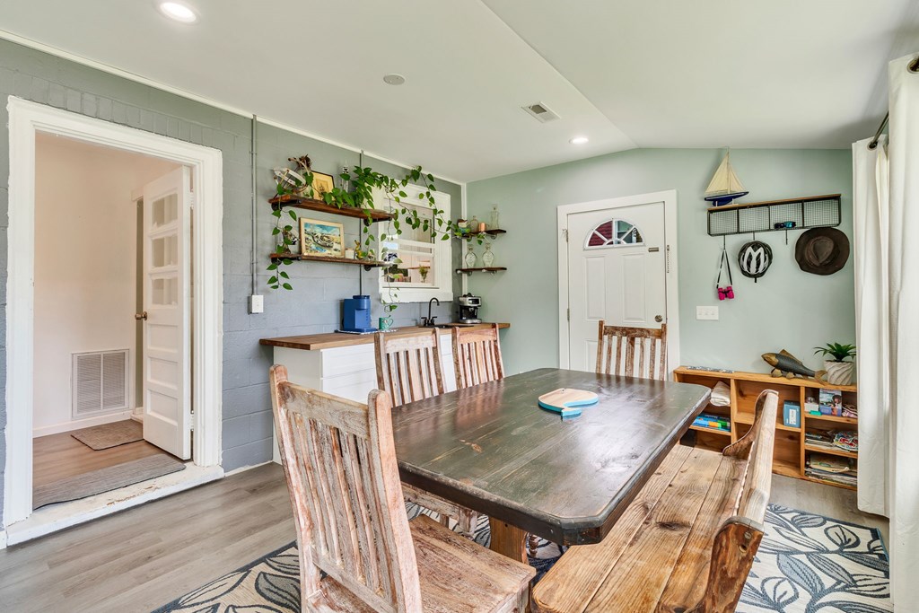 2082 Fairport Road
