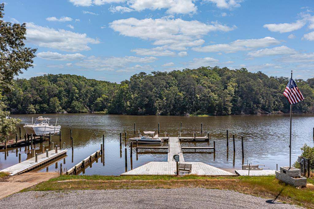 680 Riverview Dr