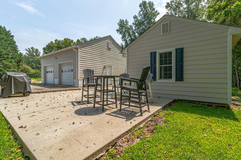 302 Hawthorne Ave
