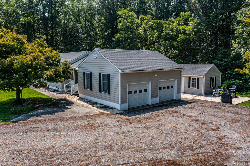 302 Hawthorne Ave