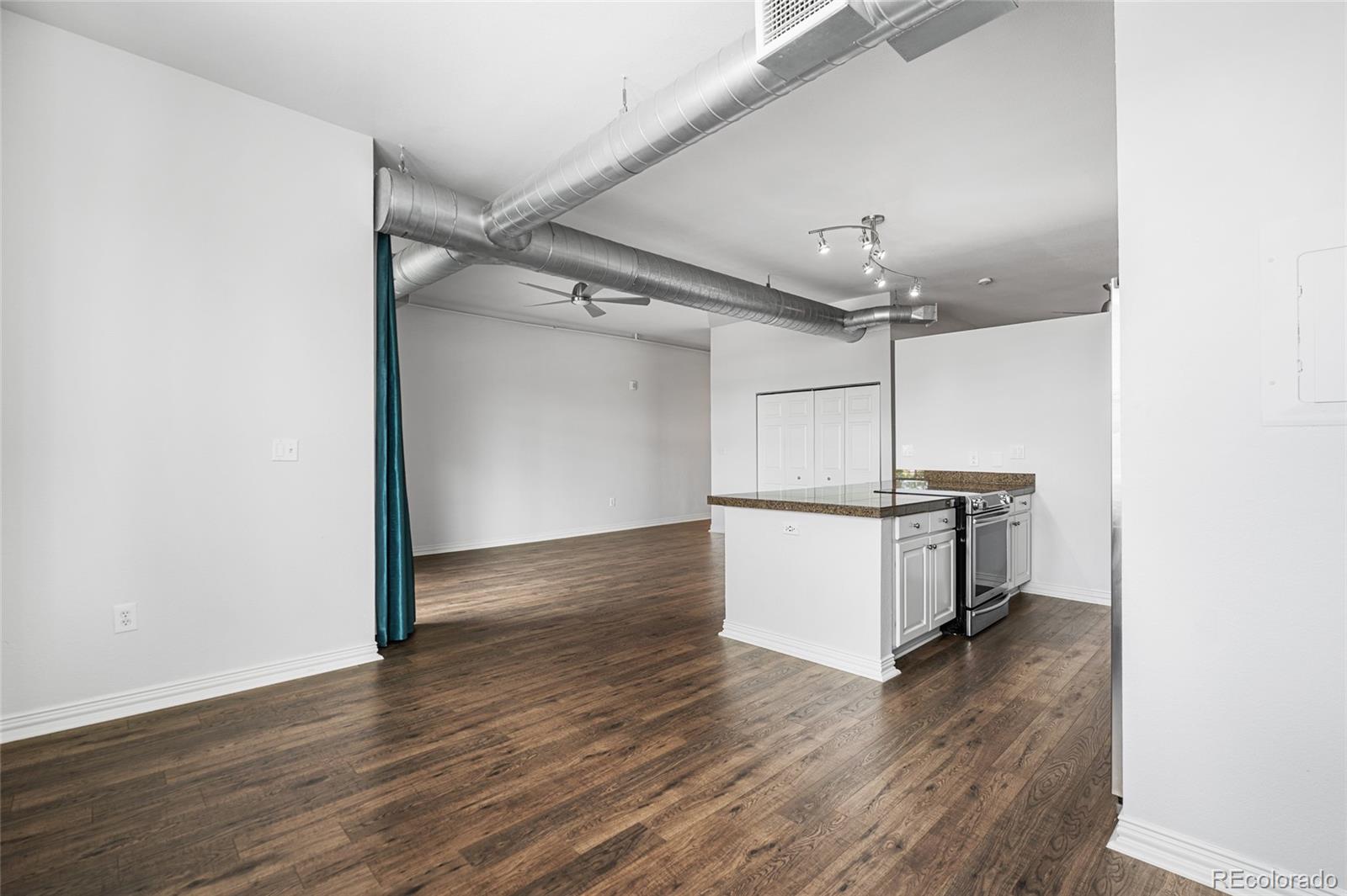 277 N Broadway Unit: 206