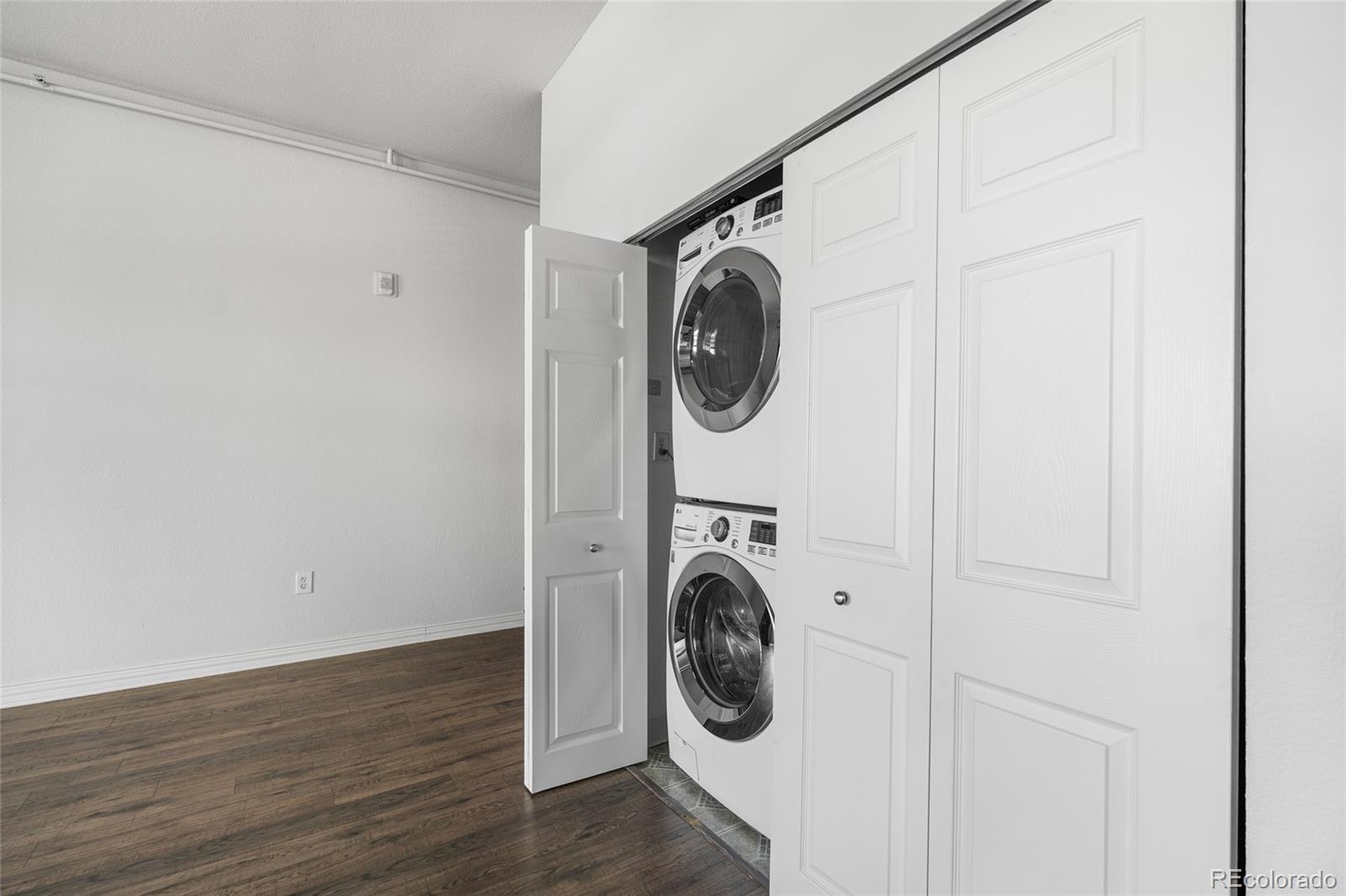 277 N Broadway Unit: 206