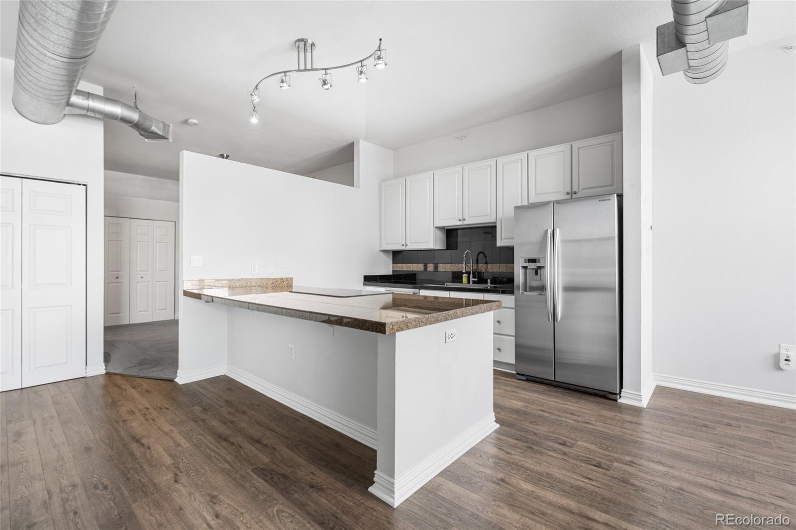 277 N Broadway Unit: 206