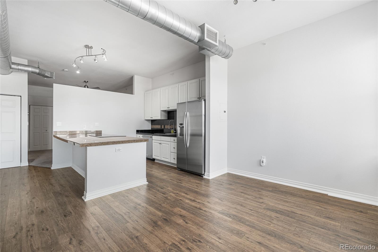 277 N Broadway Unit: 206