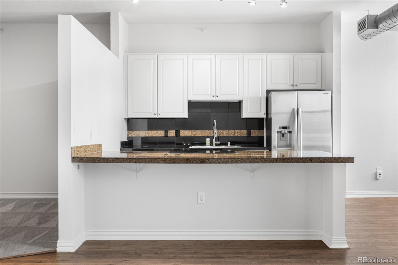 277 N Broadway Unit: 206