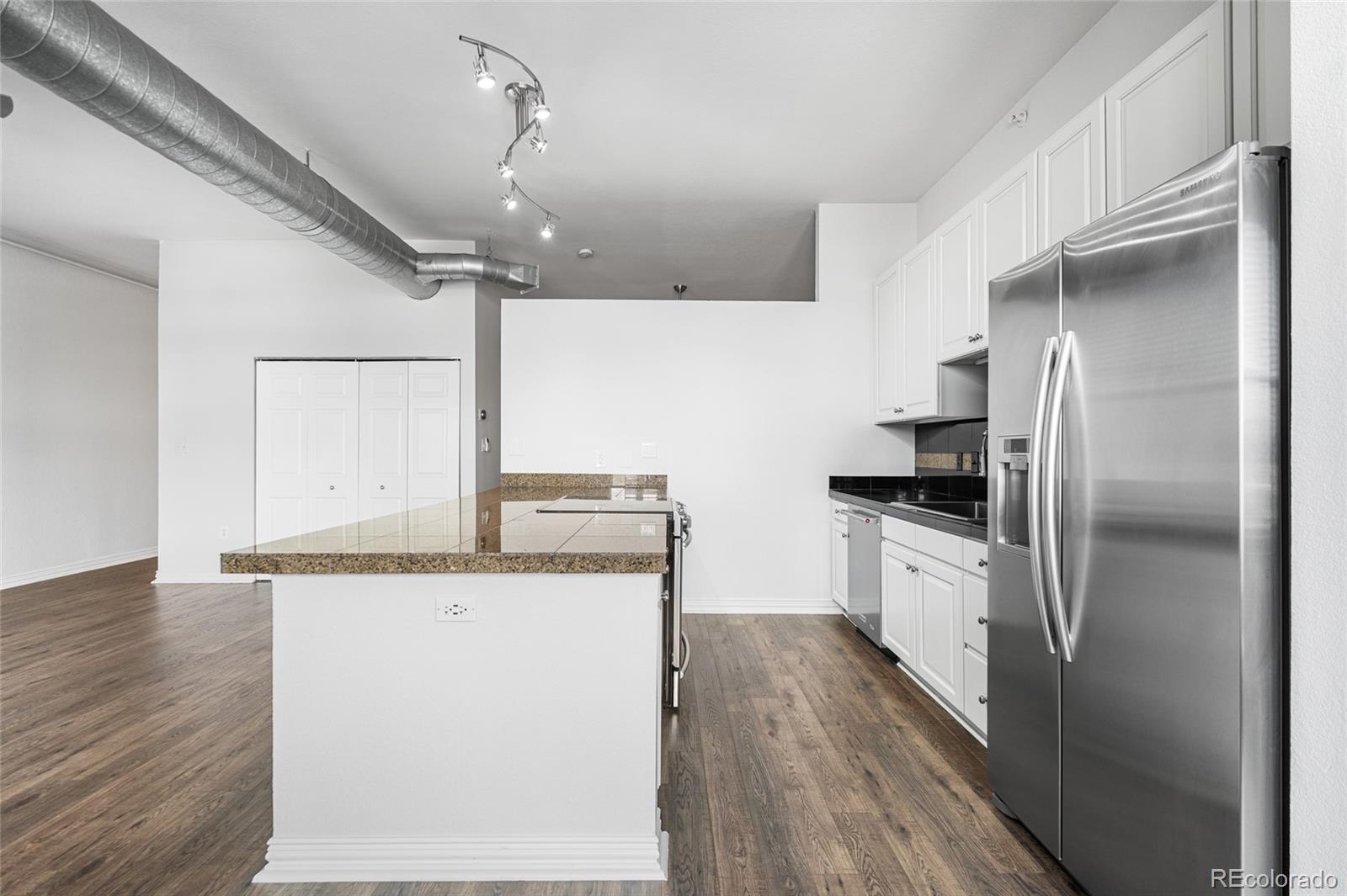 277 N Broadway Unit: 206