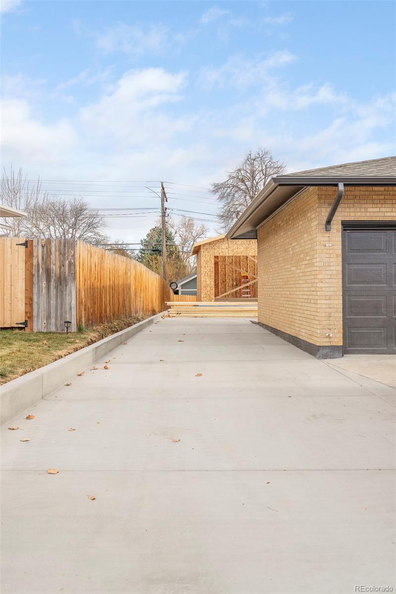 2864 S Raleigh Street