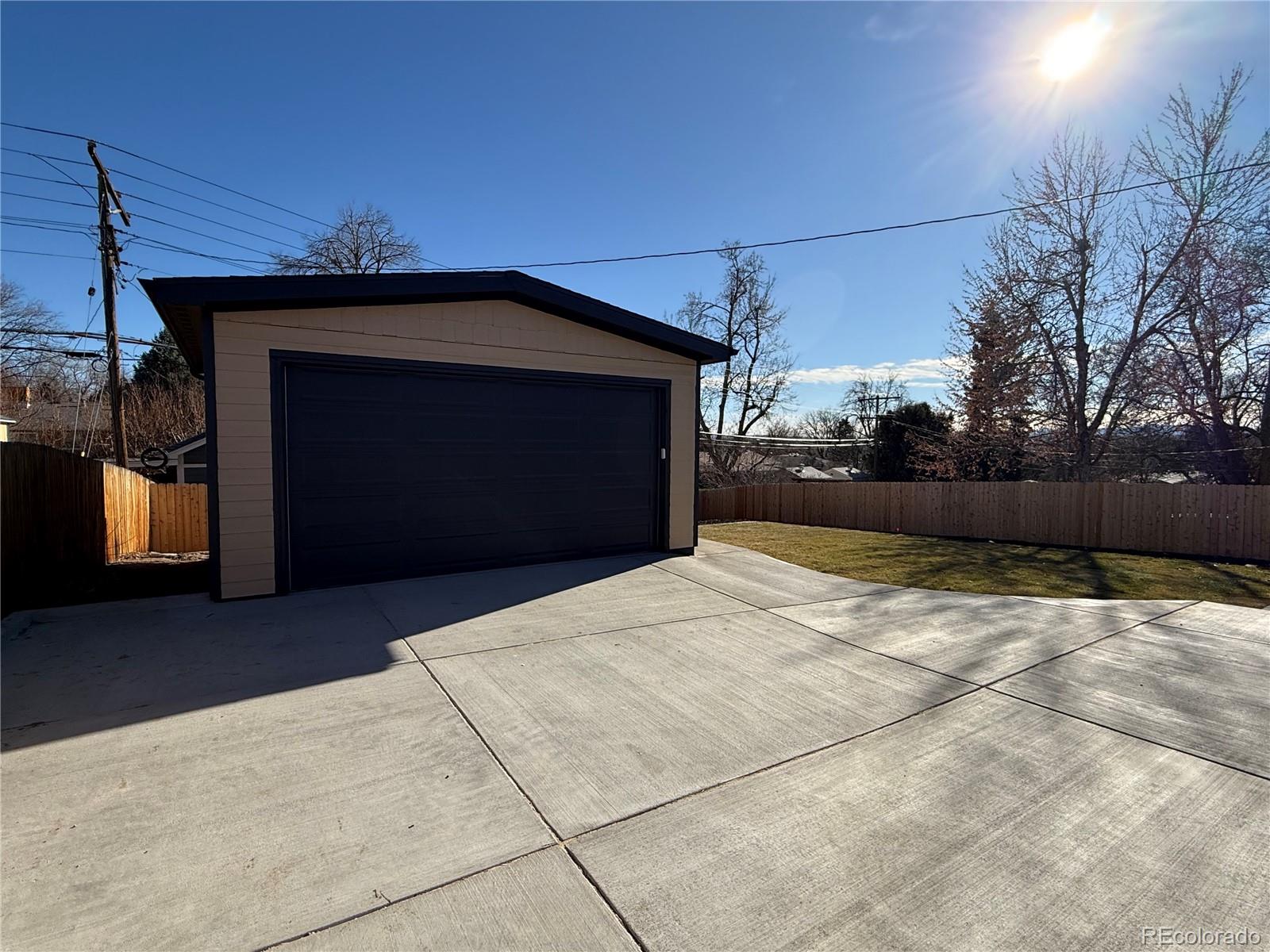 2864 S Raleigh Street