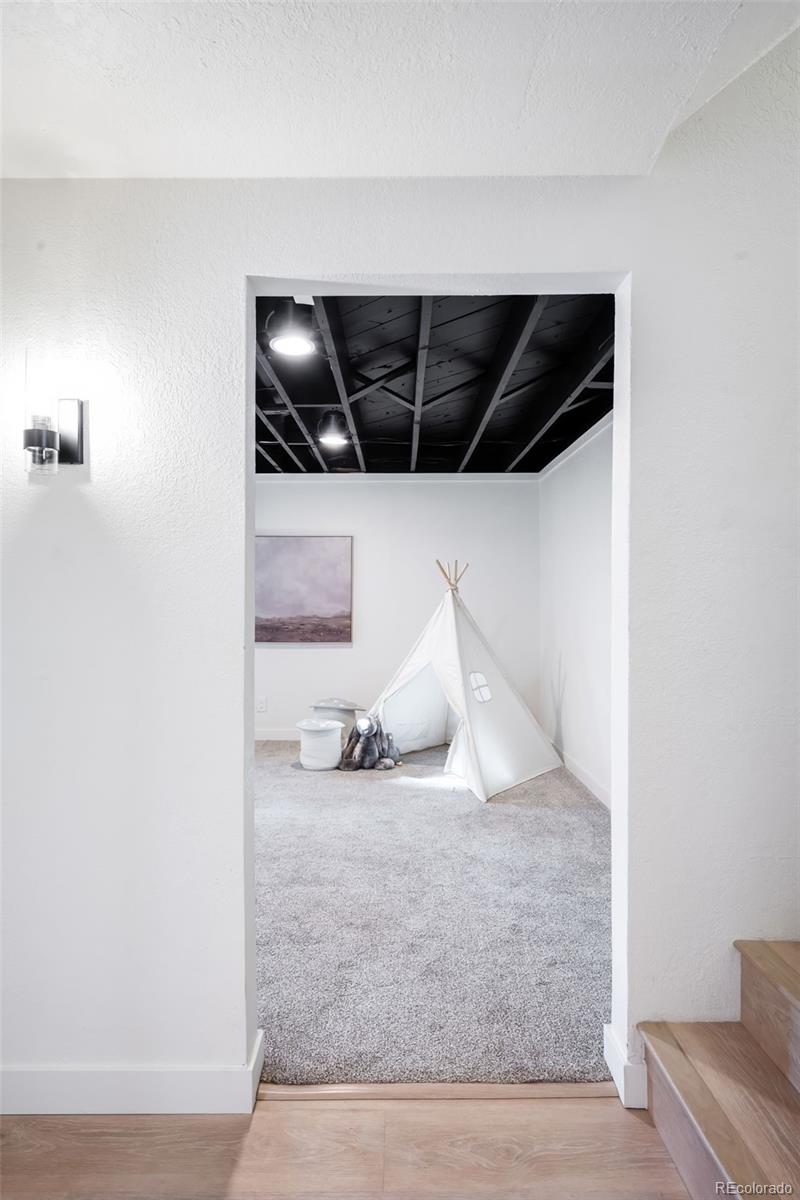 2864 S Raleigh Street