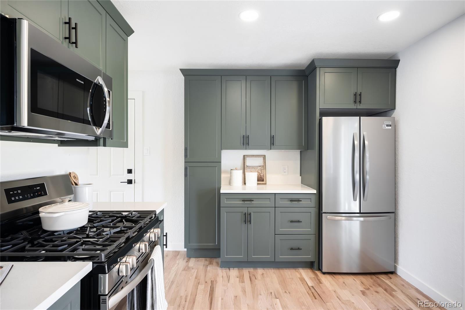 2864 S Raleigh Street