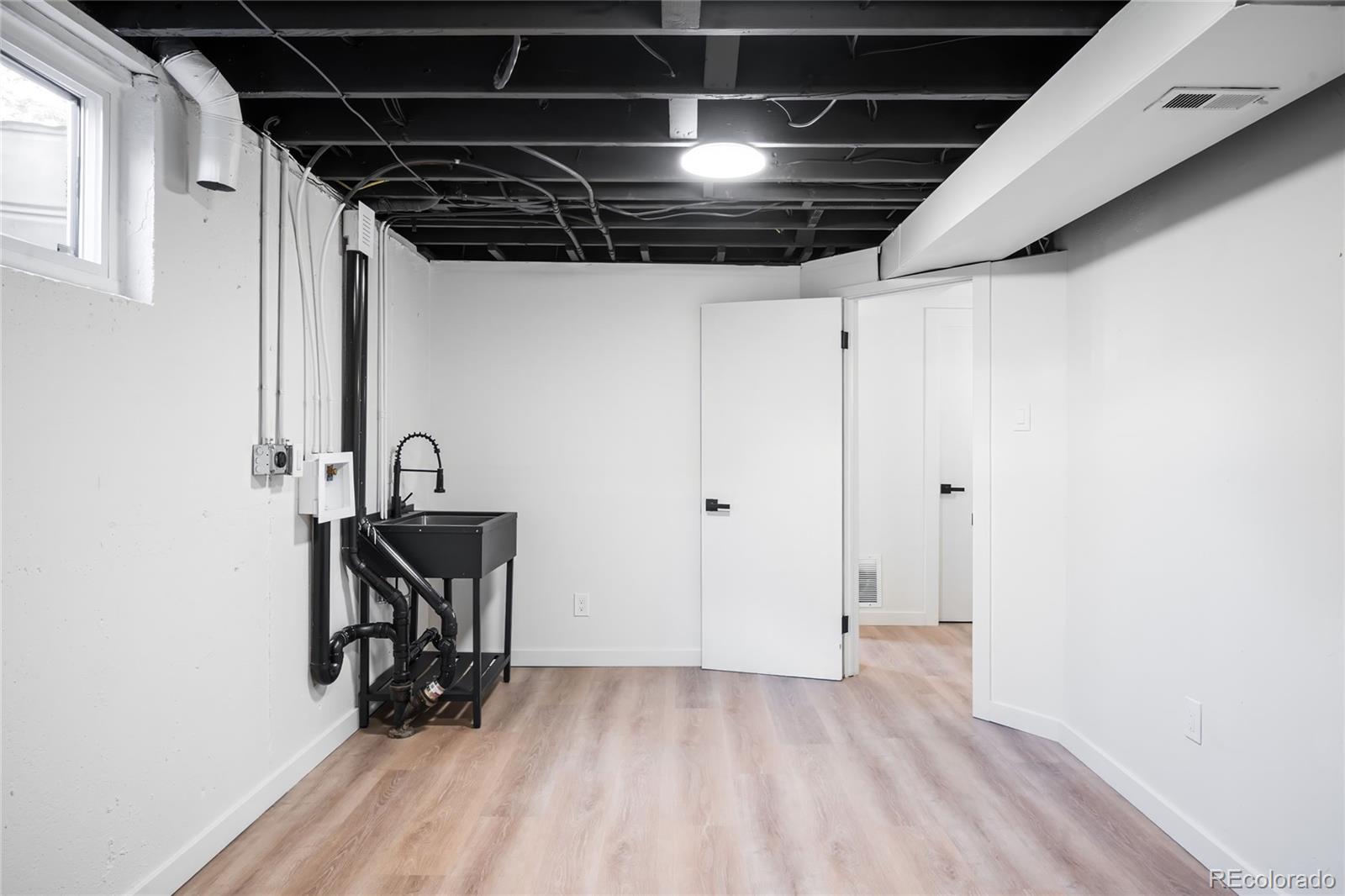 2864 S Raleigh Street