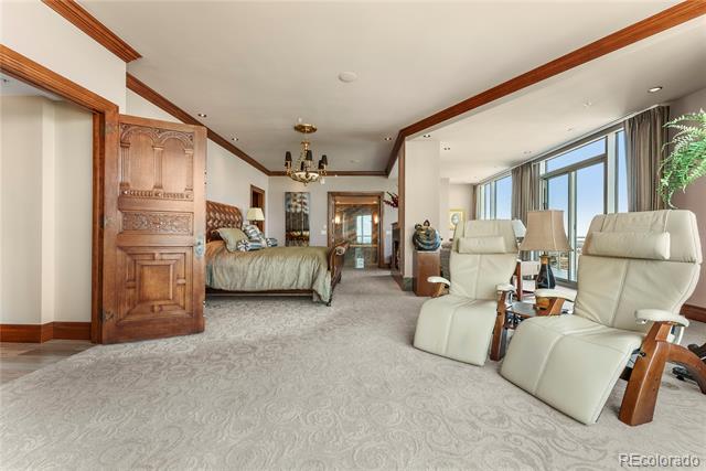 2001 Lincoln Street Unit: 3223