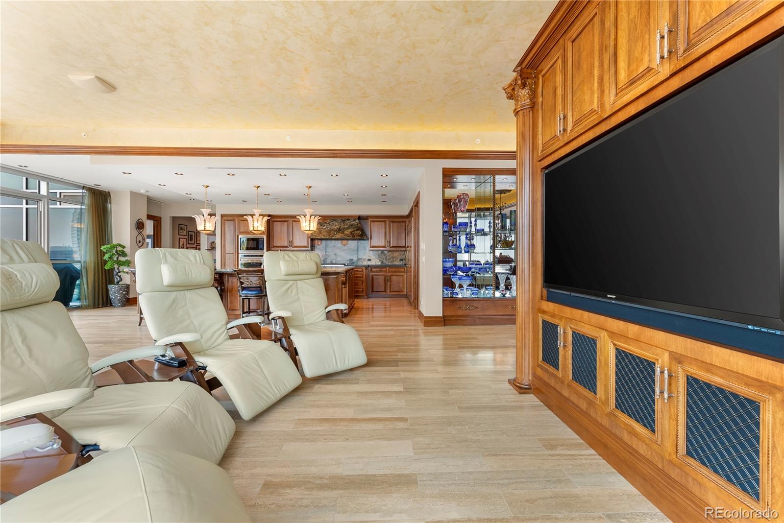 2001 Lincoln Street Unit: 3223