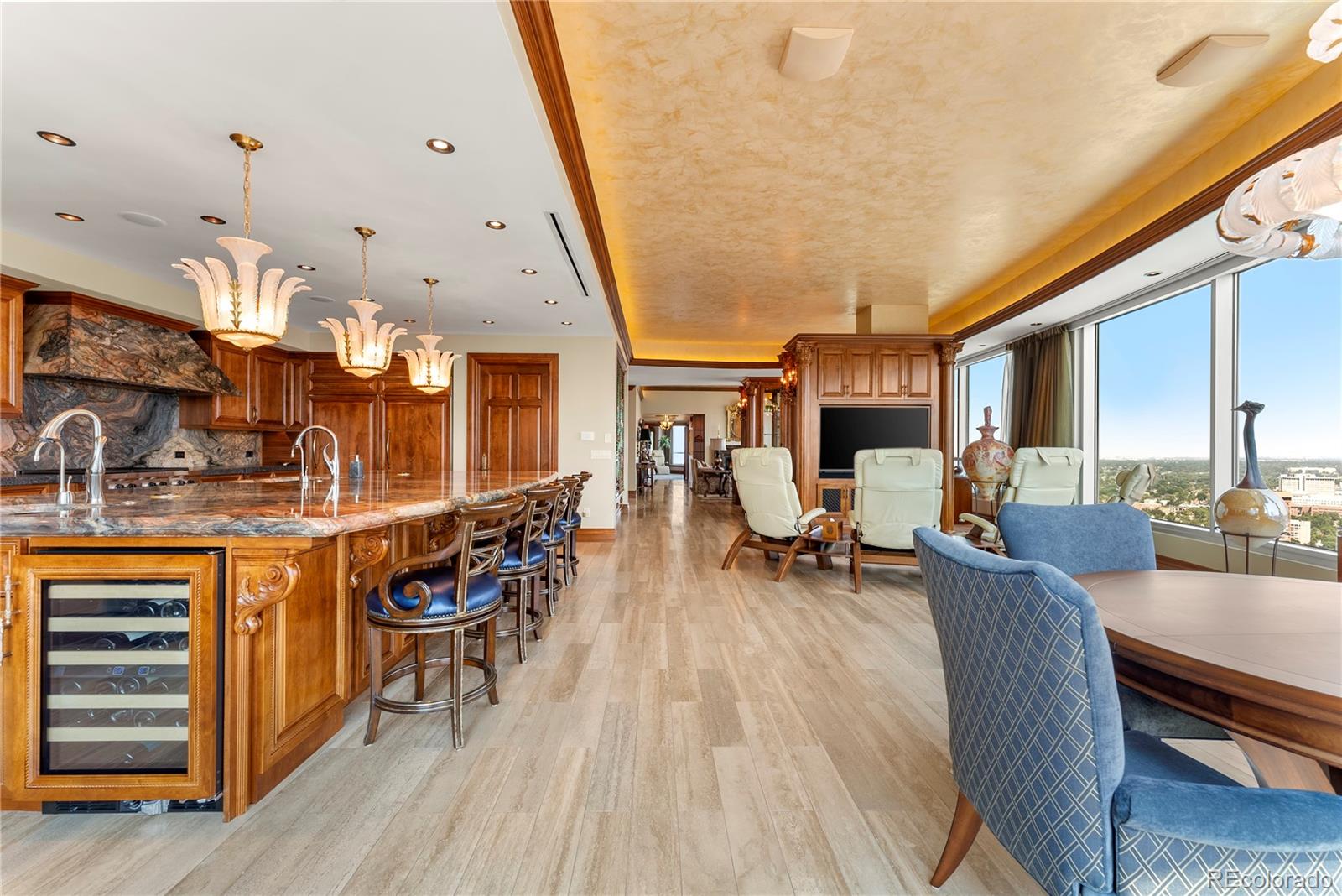 2001 Lincoln Street Unit: 3223