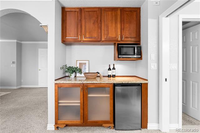 2504 S Fenton Lane