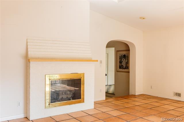 290 Krameria Street