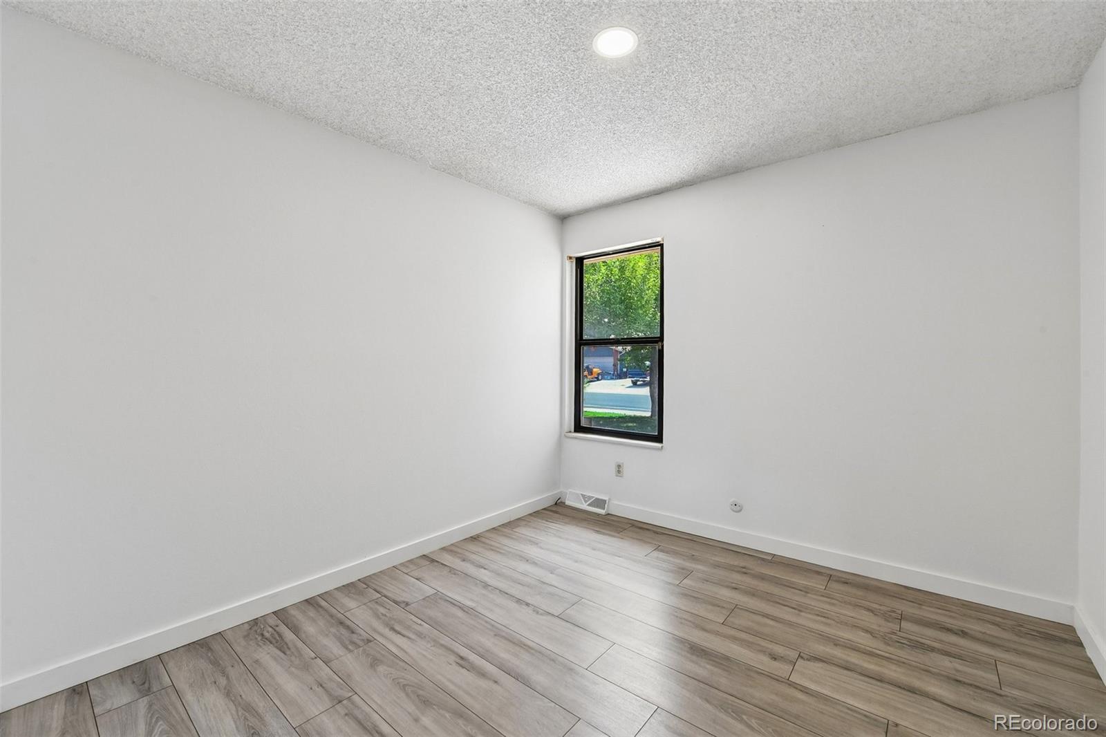 5009 W 70th Court