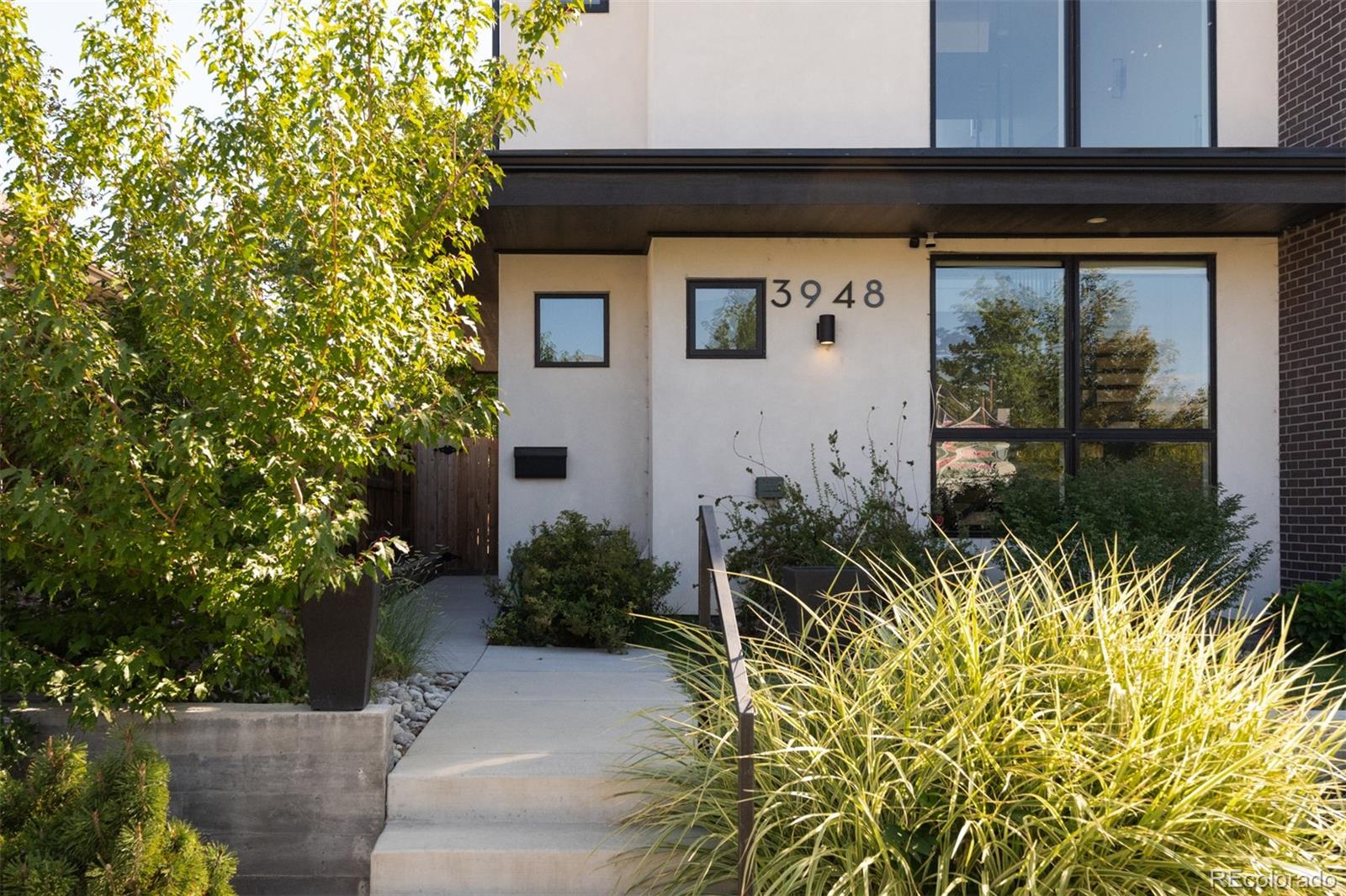 3948 N Navajo Street