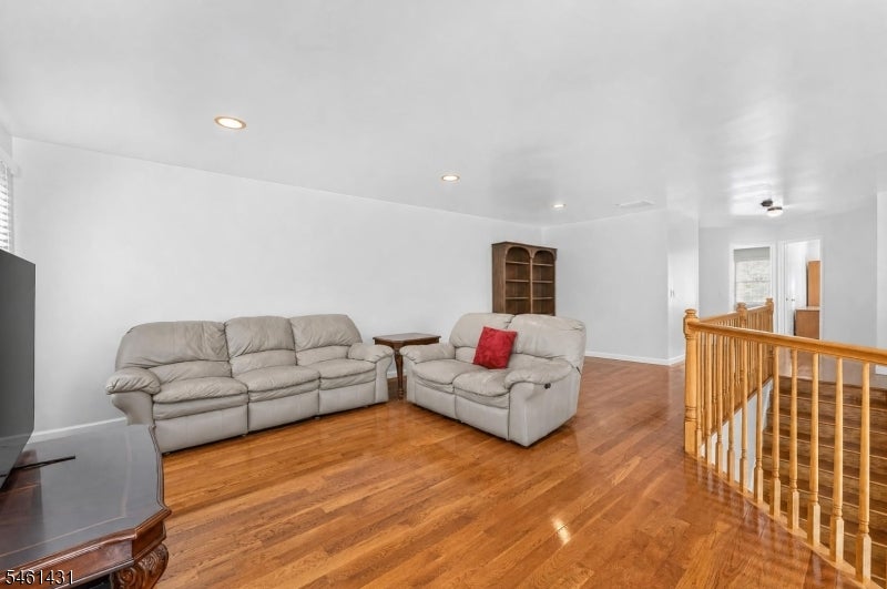 27 La Costa Dr