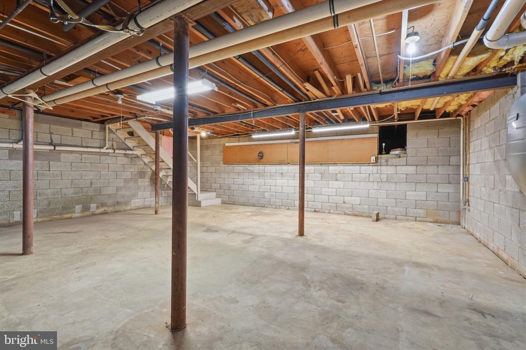 136 ROCKTOWN-LAMB ROAD