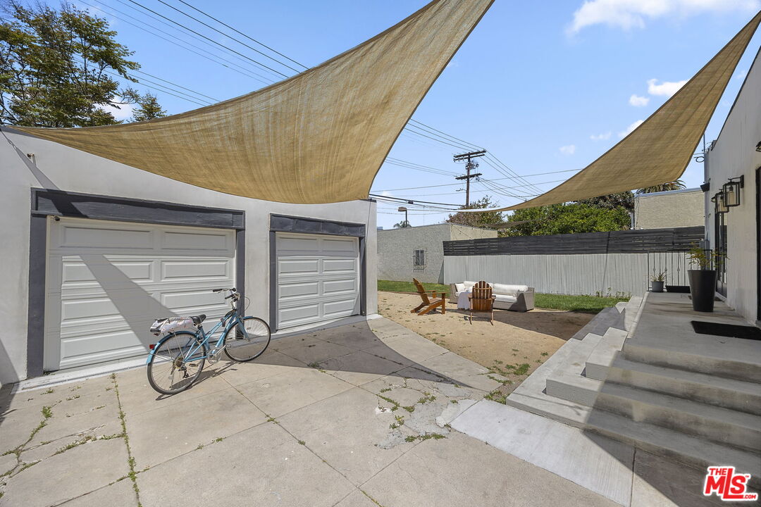 2823 S Bronson Ave